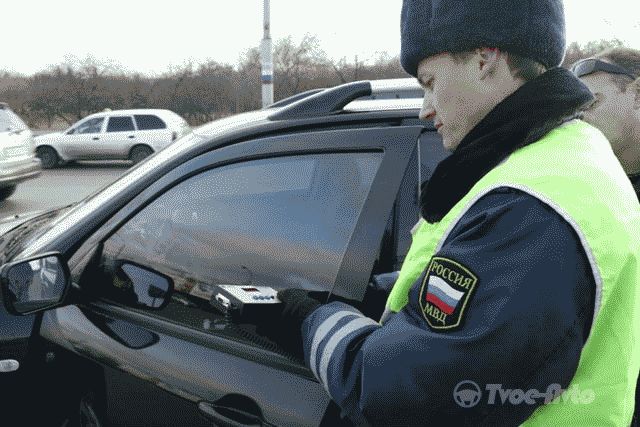 Измеряем светопропускание стекол в автомобиле