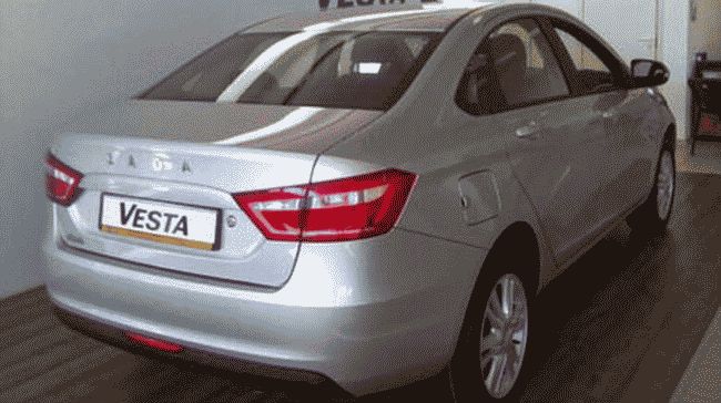 "АвтоВАЗ" анонсировал презентацию двух новых версий LADA Vesta  на выставке в Екатеринбурге