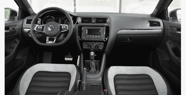Volkswagen начал продажи седана Jetta с пакетом R-Line