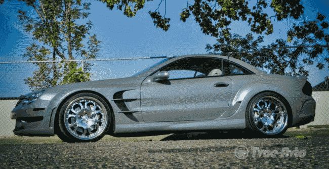 Родстер Mercedes-Benz SL55 AMG получил пакет доработок сразу от двух ателье