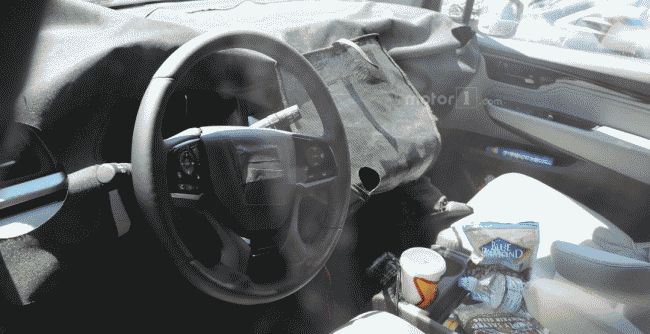 В Сети опубликованы шпионские снимки салона пятого поколения Honda Odyssey 