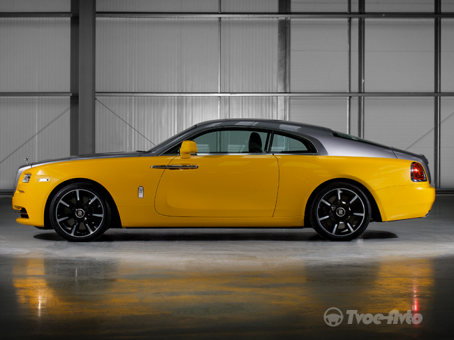 Rolls-Royce представила эксклюзивный автомобиль в желто-золотистом цвете