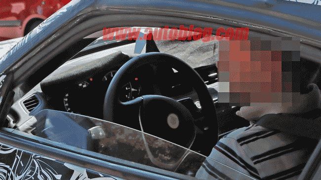 Спорткар Toyota в камуфляже замечен на дорогах Европы