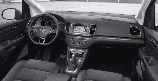 Обновлённый Volkswagen Sharan обзавелся полным приводом и топовым дизелем