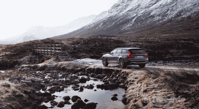 Volvo провел официальную презентацию вседорожного V90 Cross Country