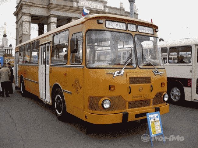 Выставка ретро-автобусов начала работу в Северной столице
