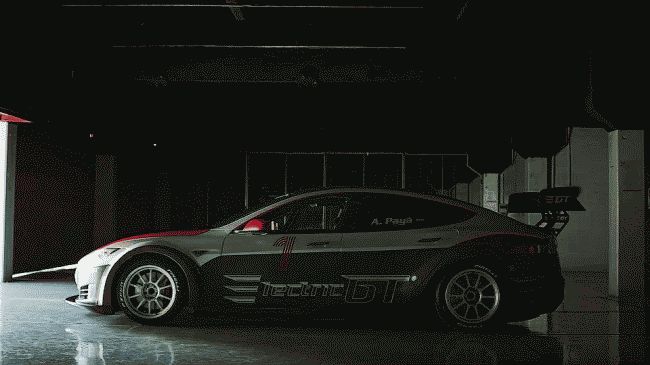 Электроседан Tesla Model S получил гоночный вариант