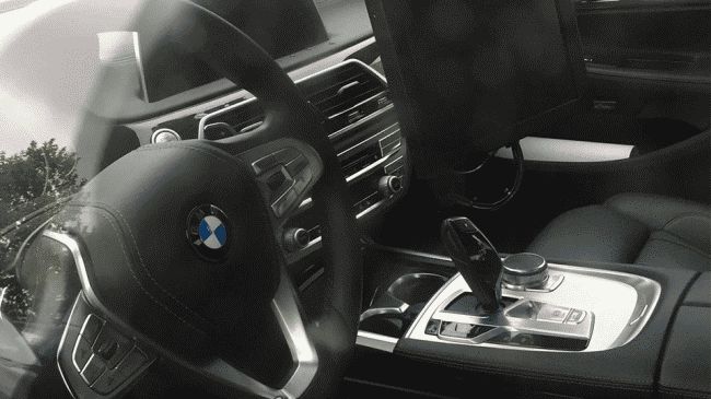 Интерьер новой «пятерки» BMW без камуфляжа рассекречен в Интернете