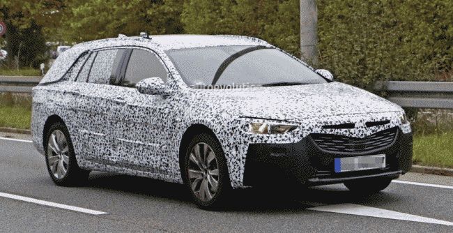 Opel впервые вывел на тесты универсал Insignia нового поколения