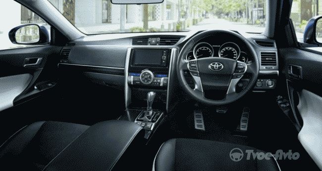 Седан Toyota Mark X получил обновление и стал безопасней