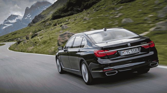Компания BMW подготовила гибридную версию седана 7-Series 2016 