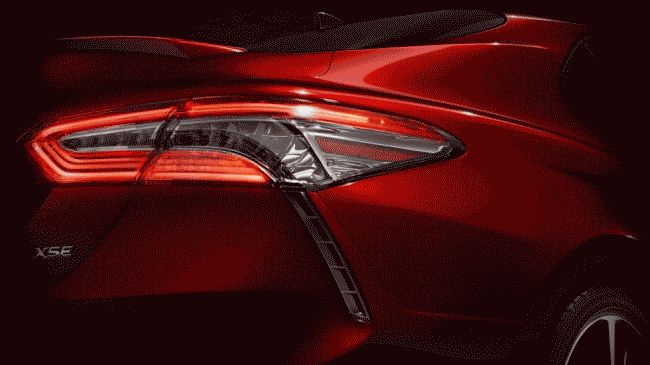 Toyota анонсировала новое поколение седана Camry выпуском первого тизера