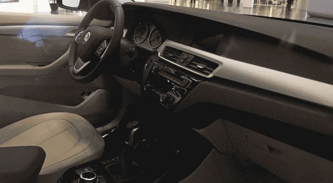 Гибридный Zinoro 60H, основанный на BMW X1, показался на «живых» фото