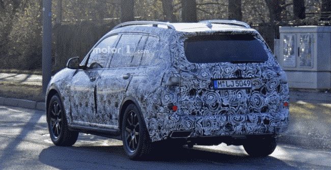Новый большой кроссовер BMW X7 замечен на дорогах Германии