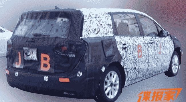 Buick в Китае тестирует новую модель - GL6