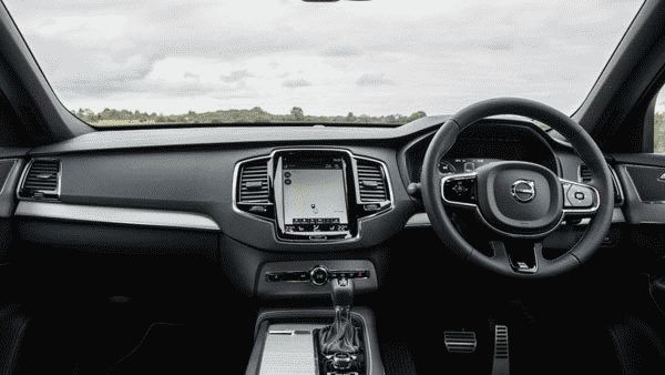 В Интернете появились фотографии кроссовера Volvo XC60 нового поколения