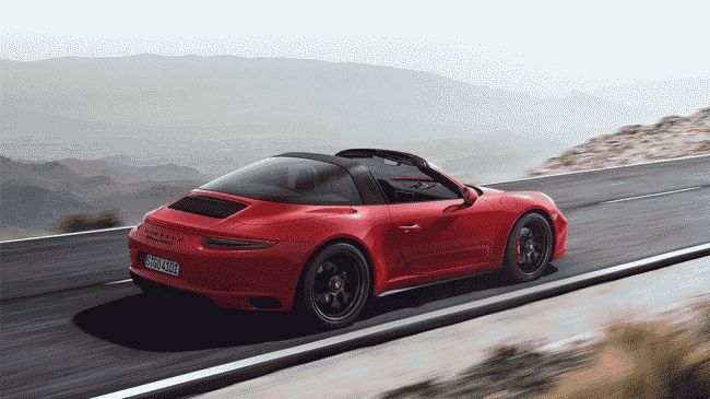 Porsche обновила спорткар "911 GTS"