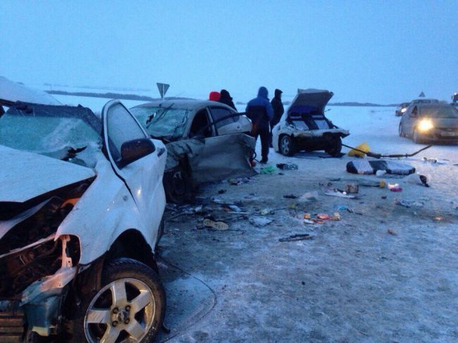 «Ниссан» и Шевроле» столкнулись на трассе в Мордовии: погибли 4 и ранены 3 человека (фото)