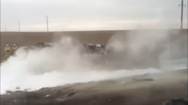 На трассе «Симферополь – Керчь» сгорел бензовоз с 30 тоннами горючего после ДТП с ВАЗом (фото)
