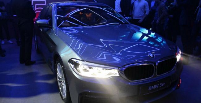 В Киеве презентовали седан BMW 5 в кузове G30
