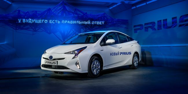Гибридный Toyota Prius представили в Москве