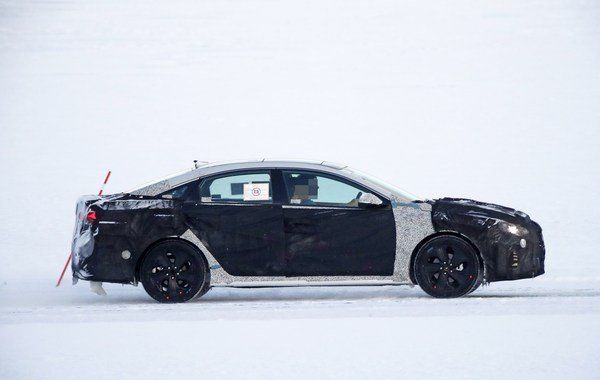 Hyundai Sonata 2018 заметили на зимних тестах. Первые подробности
