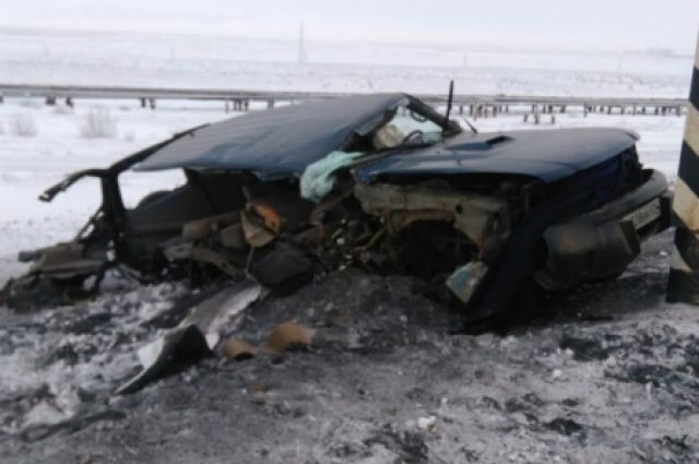 Пьяный водитель под Норильском убил двух своих пассажиров, врезавшись в столб