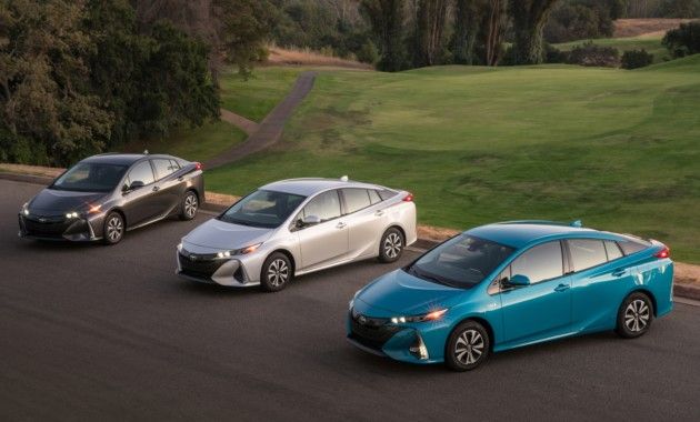 Гибридные машины Toyota набирают популярность