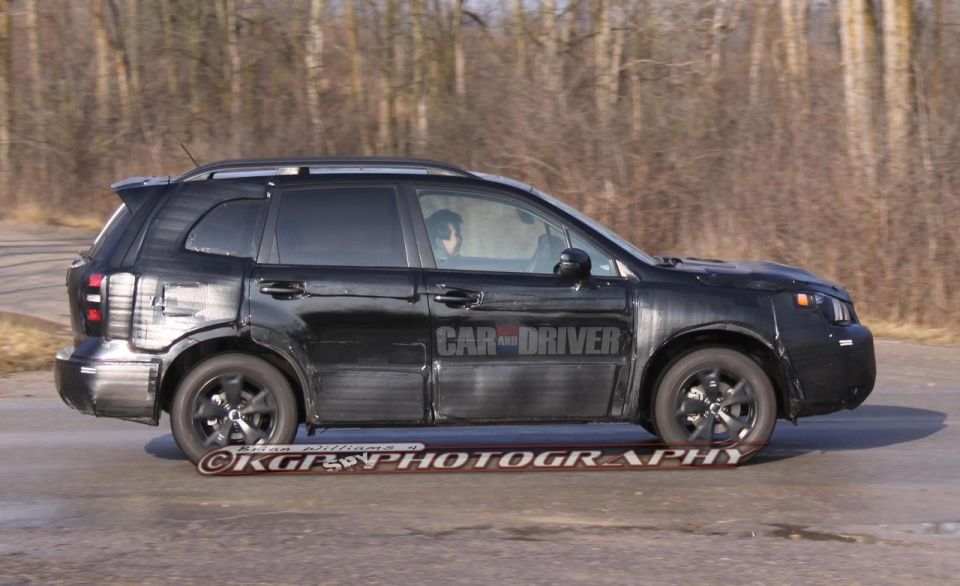 В Сети появись шпионские фото нового Subaru Forester
