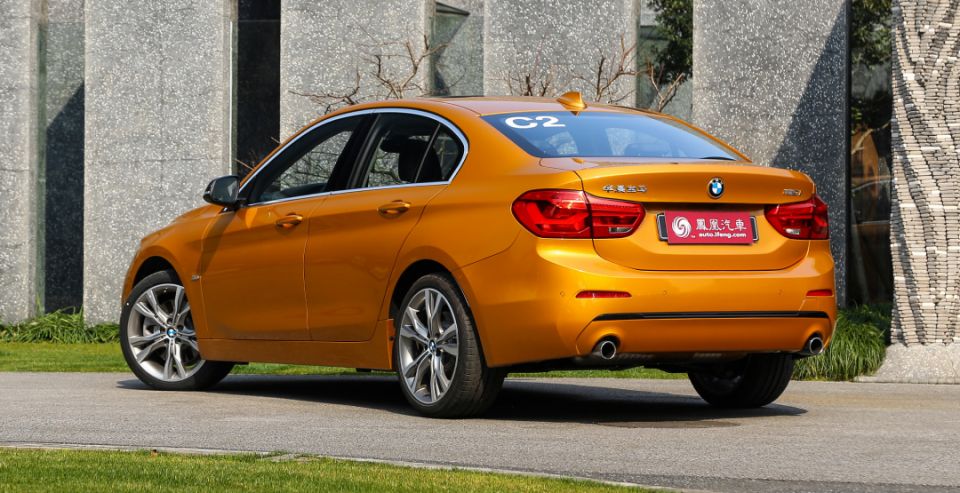 BMW начинает продажи компактного седана 1-Series