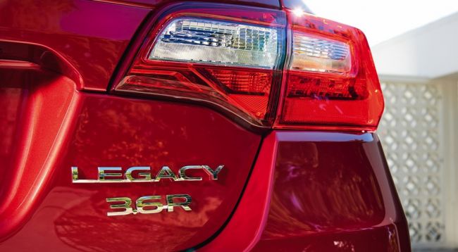 Subaru показала обновленный седан "Legacy"