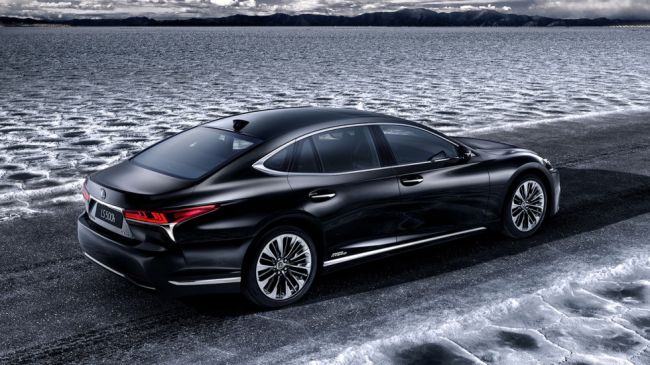 Lexus представит 7 марта новую модификацию своего флагмана LS 