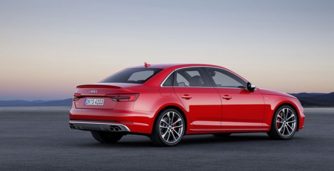 Audi назвала долларовые цены на спорт-седан S4 2018
