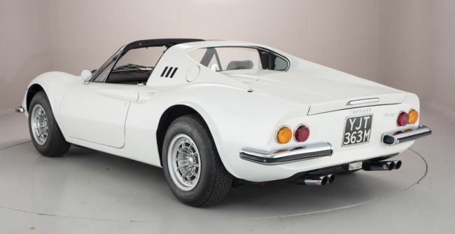 На продажу выставили редкий спорткар Ferrari Dino 246 GTS 1974 года выпуска