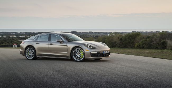 Porsche в России назвал ценник на свой новый гибрид Panamera Turbo S E-Hybrid