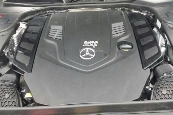 Обновлённый Mercedes-Benz S-Class рассекретили на «живых» фото