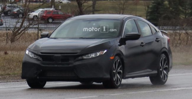 Серийный седан Honda Civic SI заметили на тестах (фото)
