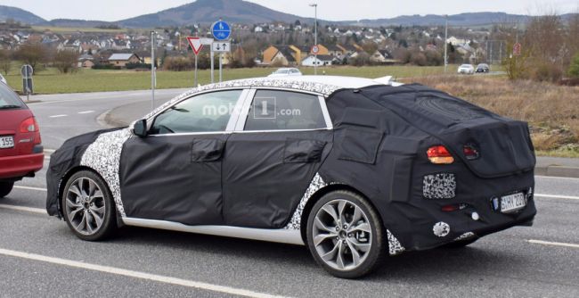 На тестах заметили Hyundai i30 Fastback 2018 года