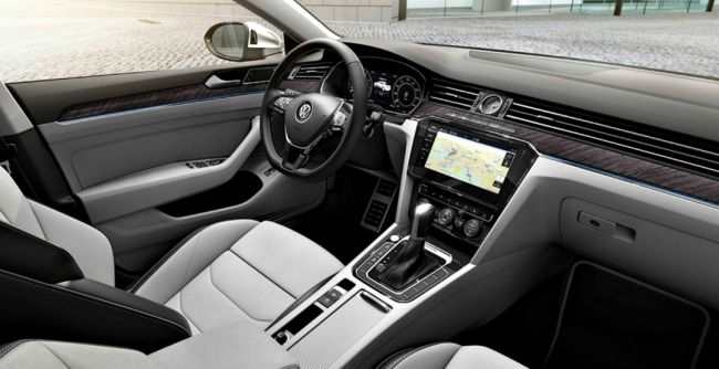 В Женеве представлен купеобразный седан Volkswagen Arteon 