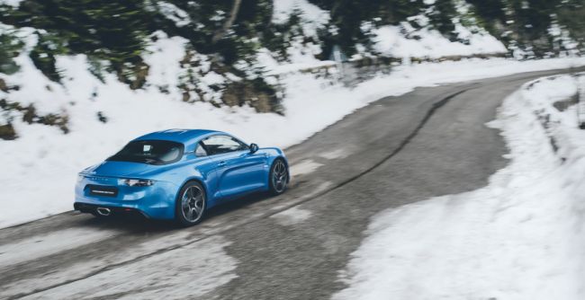 В Женеве показали серийный спорткар Alpine A110 Coupe (видео)