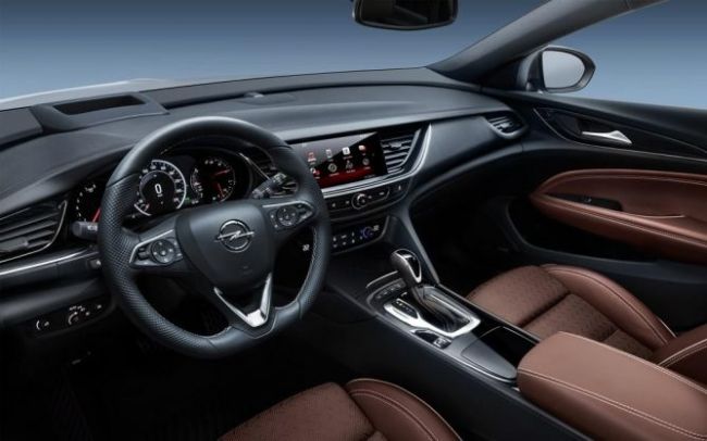Opel представил в Женеве флагманский седан и универсал