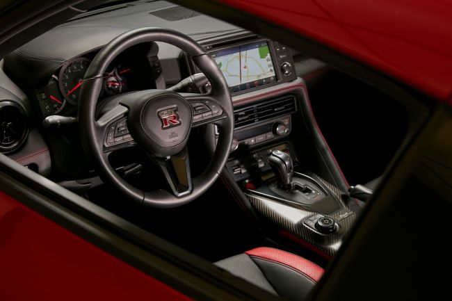Nissan покажет новую версию спорткара GT-R в Нью-Йорке