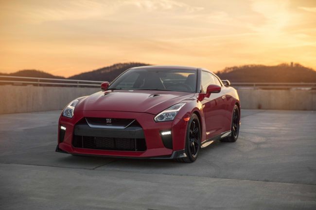 Nissan покажет новую версию спорткара GT-R в Нью-Йорке