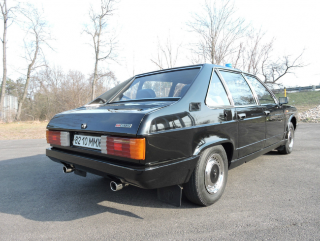 На Ebay выставлен на продажу необычный автомобиль КГБ Tatra 613 (фото)
