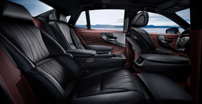 Lexus представил гибридный седан Lexus LS 500h 2018