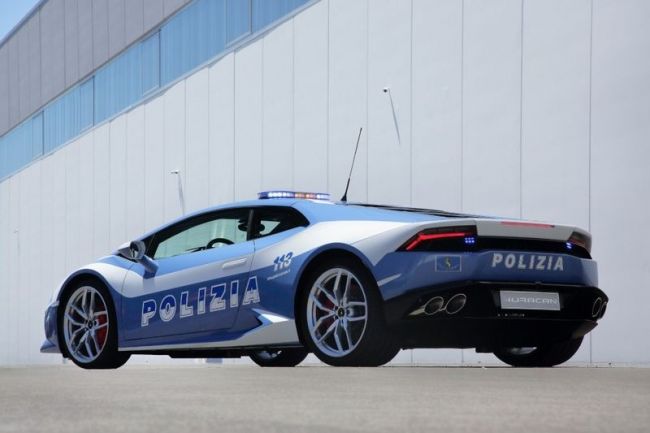 Дорожная инспекция Италии теперь ездит на суперкаре Lamborghini Huracan