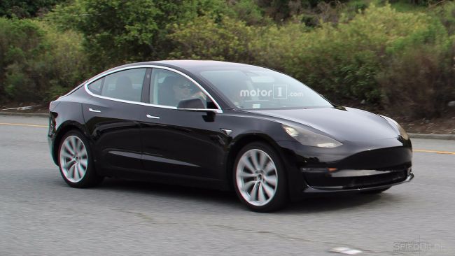 Шпионы впервые рассекретили дизайн нового электрокара Tesla Model 3 