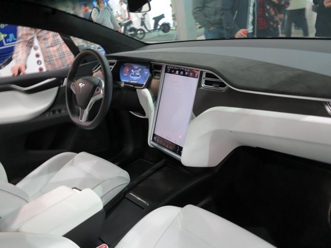 В Киеве прошла презентация Tesla Model X P90D