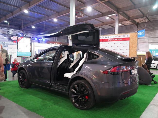 В Киеве прошла презентация Tesla Model X P90D