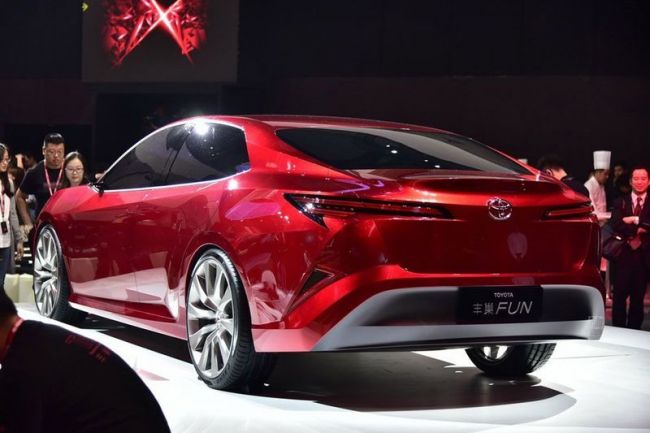 Toyota в Шанхае презентовала новый седан - Fun